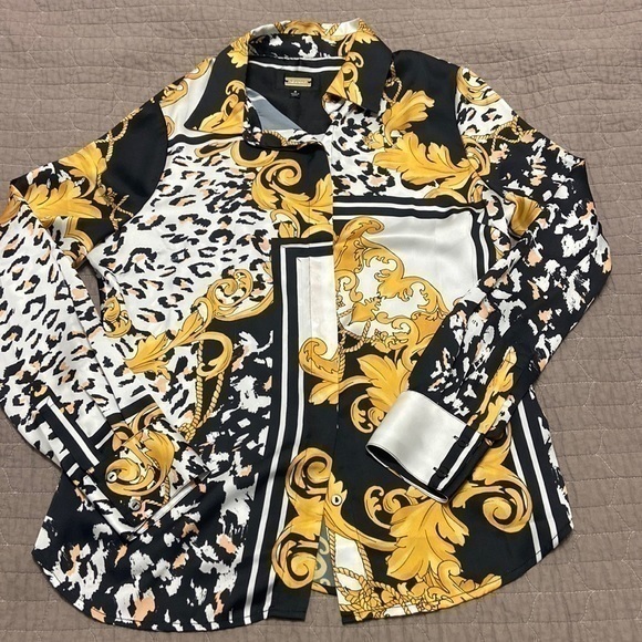 Alexia Admor Tops - Alexia Admor button down polyester long sleeve shirt blouse